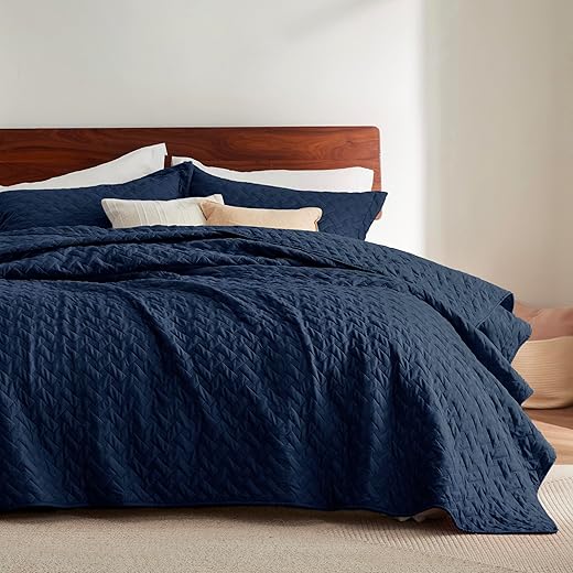 Bedsure Queen Quilt Bedding Set - Lightweight Spring Quilt Full/Queen - Navy Bedspread Queen Size - Bedding Coverlet For All Seasons (Includes 1 Quilt, 2 Pillow Shams)