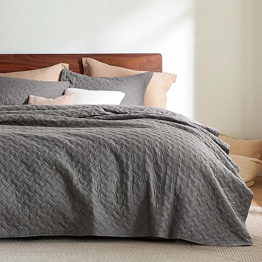 Bedsure Queen Quilt Bedding Set - Lightweight Summer Quilt Full/Queen - Grey Bedspreads Queen Size - Bedding Coverlets For All Seasons (Includes 1 Quilt, 2 Pillow Shams)